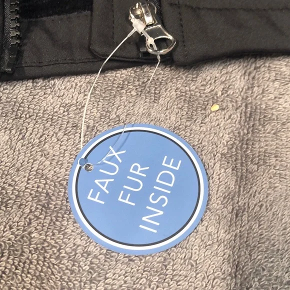 Woman’s Black Hooded Fur lined Jacket NWT - Picture 3 of 7